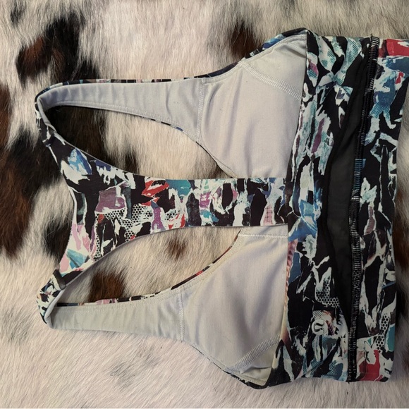 Lululemon Break Free Sports Bra size 2 - Picture 7 of 7